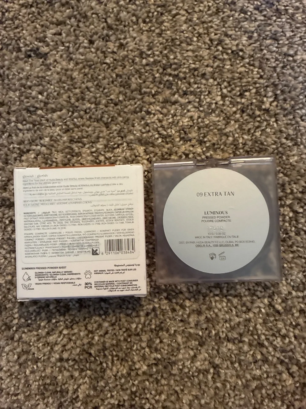 Huda Beauty Glowish Luminous Pressed Powder Extra Tan 09